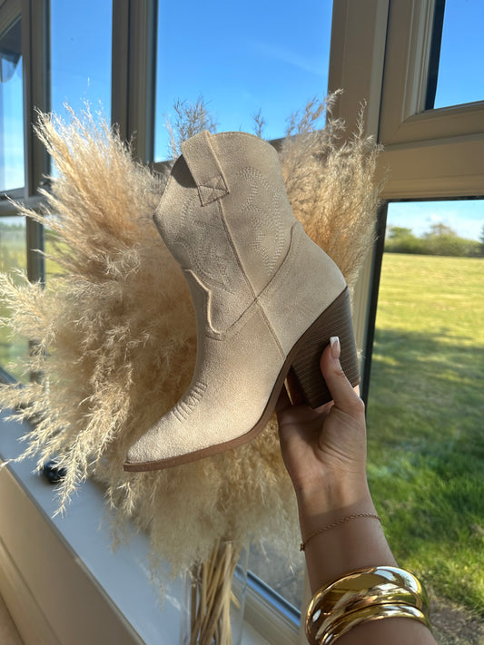 “Saddle Up” Suede Western Boots in Cream