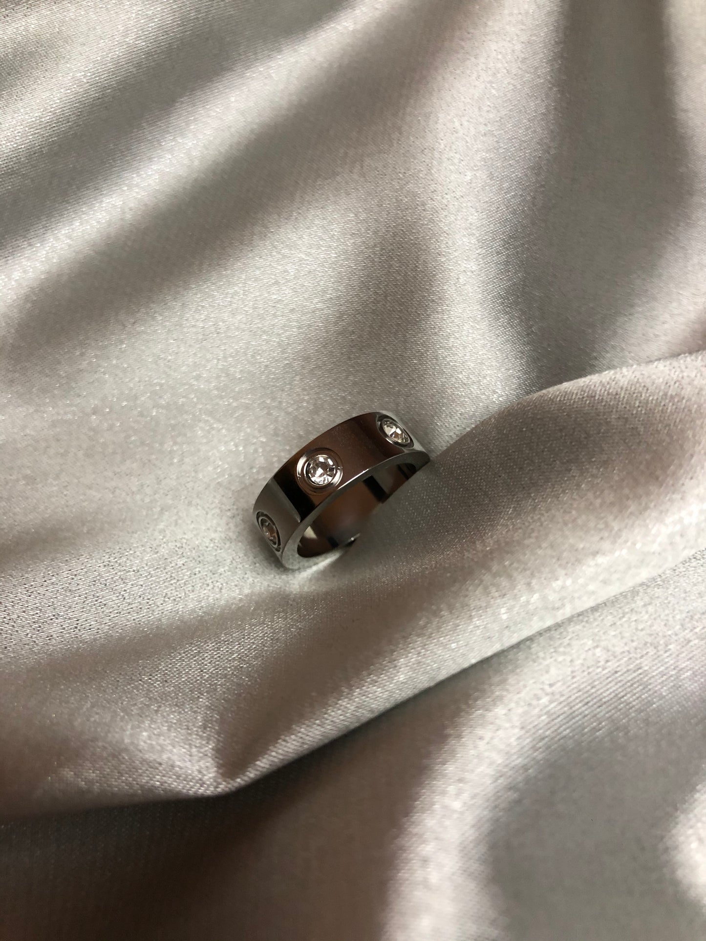 “Lover” Ring in Silver